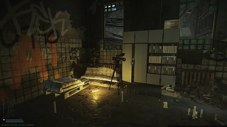 Внутри маркированной комнаты